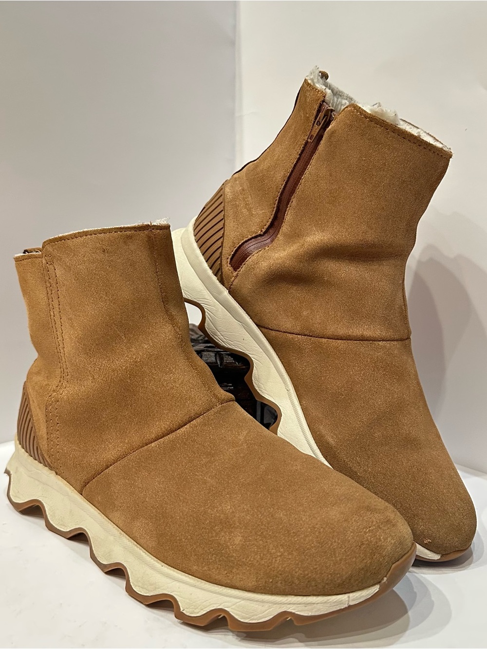 Sorel Kinetic Short Sneaker Brown Waterproof Suede Winter Fall Boots Woman’s 10